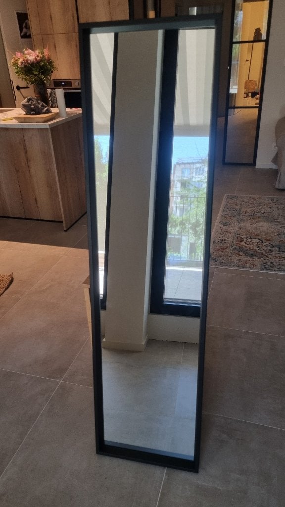 NISSEDAL zwarte spiegel 40 x 150 cm, Huis en Inrichting, Woonaccessoires | Spiegels, Zo goed als nieuw, Minder dan 50 cm, 100 tot 150 cm