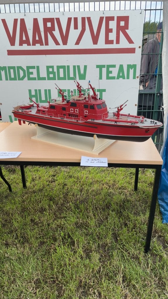 Dusseldorf modelbouw boot, Enlèvement, Comme neuf, Plus grand que 1:32, Autres marques