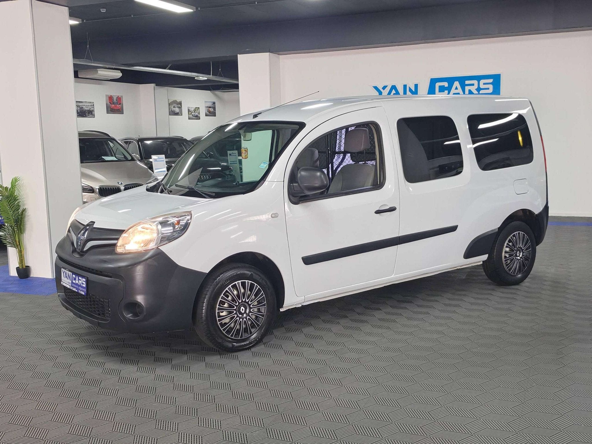 Renault Kangoo Maxi | Distribution & Embrayage NEUFS | Prix, Auto's, Bestelwagens en Lichte vracht, Bedrijf, Te koop, ABS, Airbags