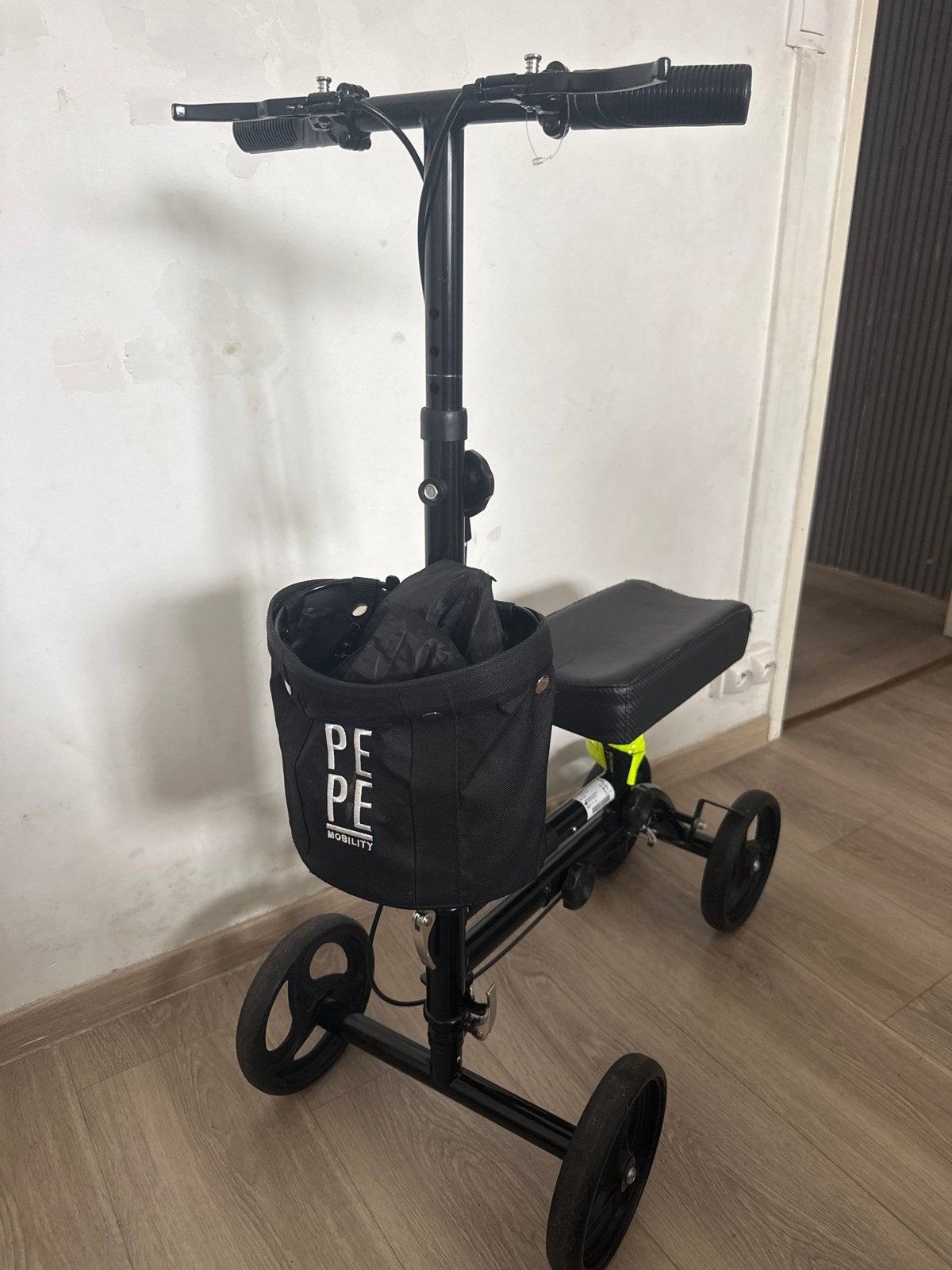 PEPE Knee Scooter / Knee Walker /Kniewagen / Trotteur à جنو, Diversen, Ophalen of Verzenden, Lichtgewicht, Zo goed als nieuw