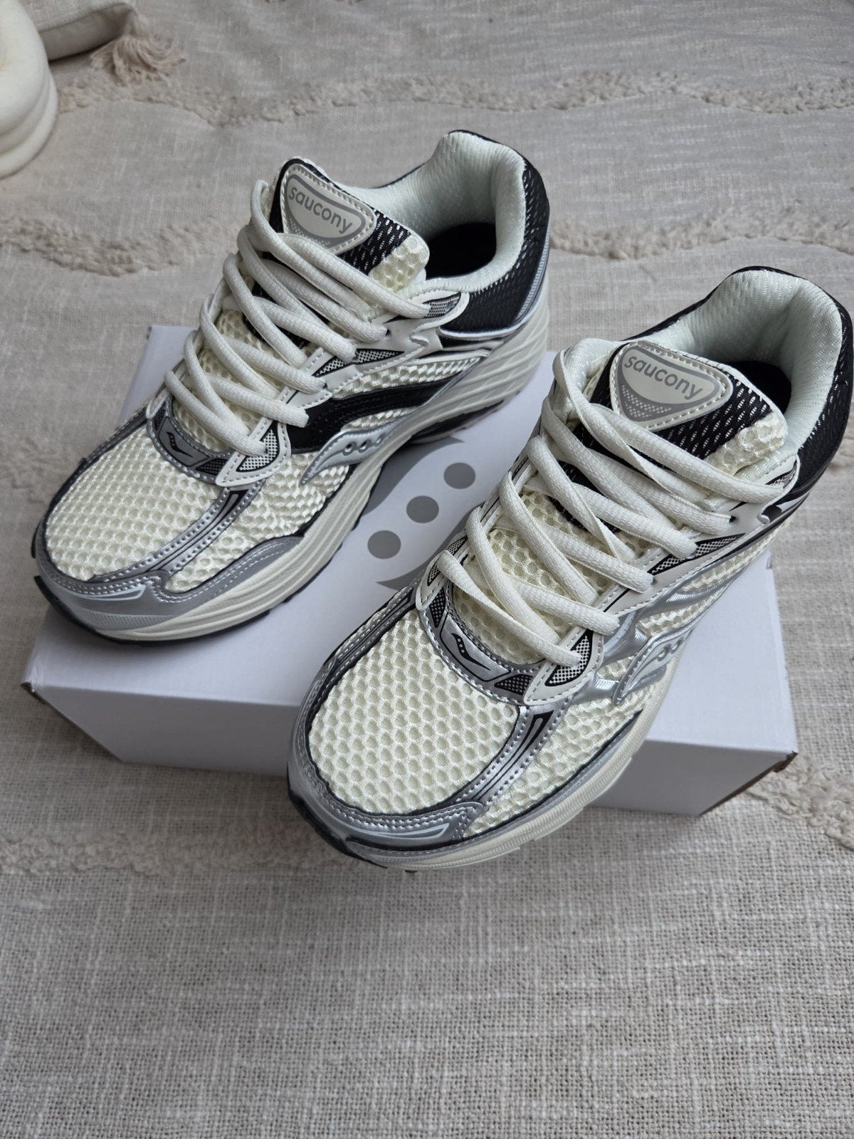 Saucony Omny9, Neuf, Enlèvement, Saucony, Noir