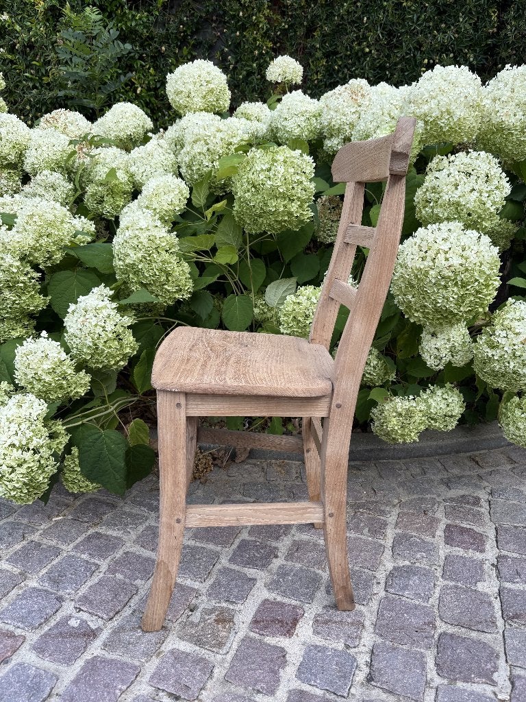 7 gezandstraalde stoelen, Enlèvement