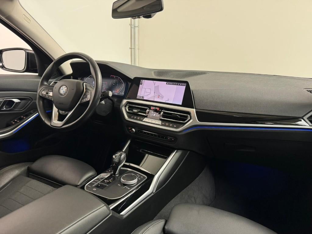 BMW 330iA Sportline *STUURVERW*SPORTZETLS*ACC*, Auto's, BMW, Automaat, Achterwielaandrijving, 4 cilinders, Leder en Stof