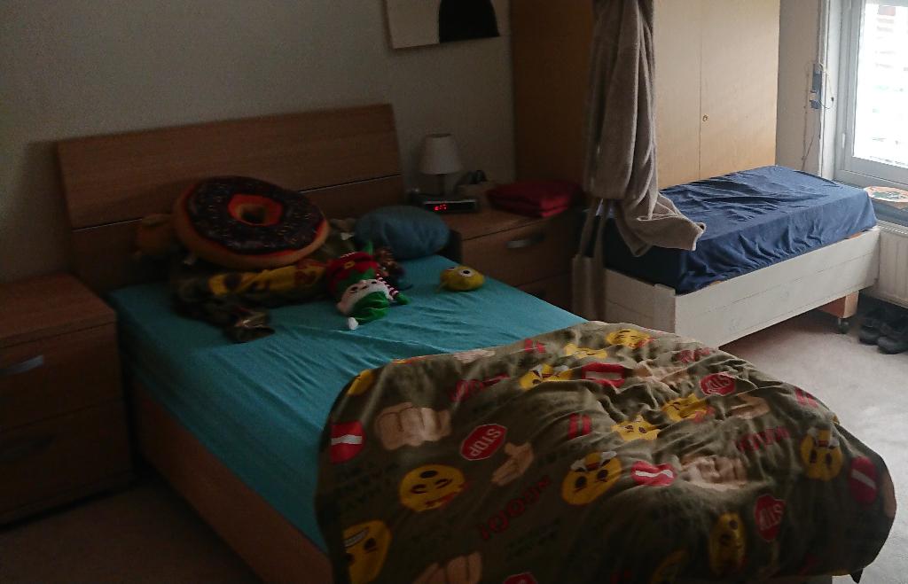 1 persoonsbed , 2 x dezelfde, Ophalen, 90 cm, Eenpersoons, Beige