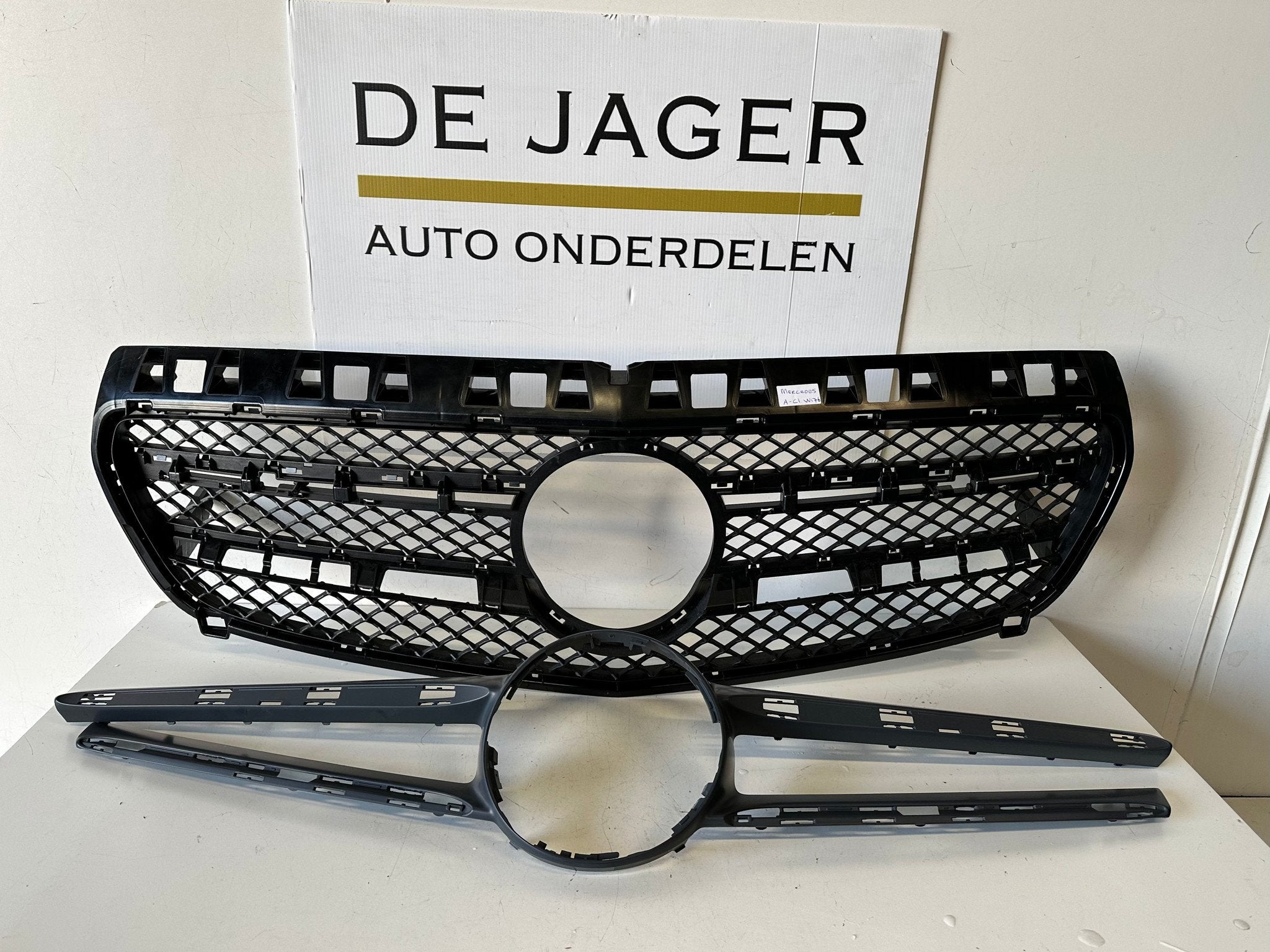 CALANDRE CALANDRE MERCEDES CLASSE A W176 NEUF A1768880260, Autos : Pièces & Accessoires, Mercedes-Benz AG, Mercedes-Benz, Utilisé