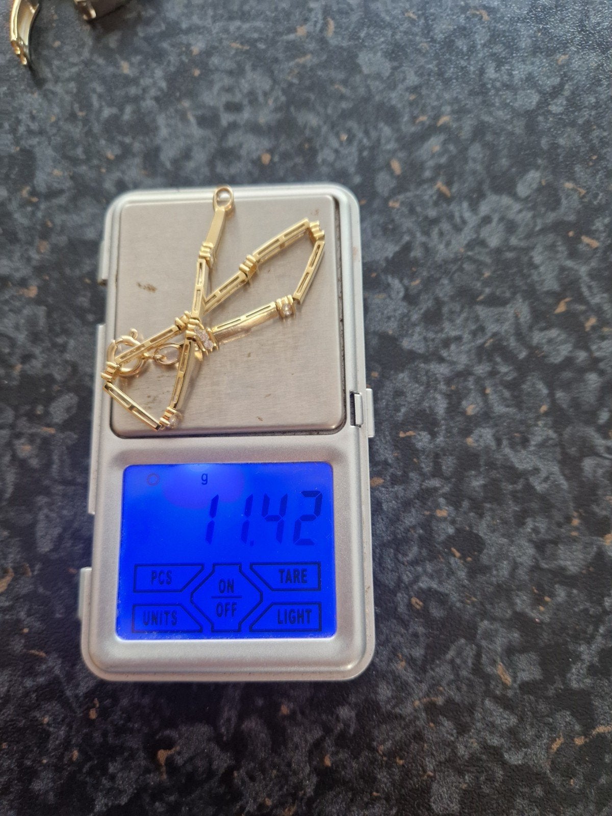 gouden armband, Ophalen