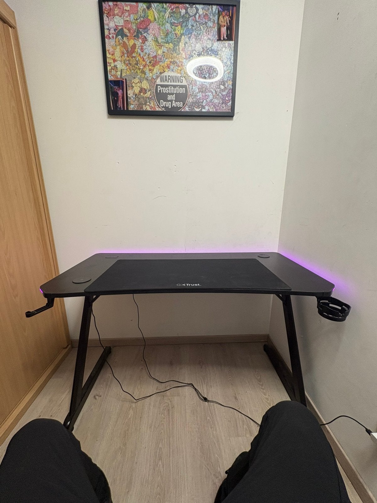 Gaming bureau met rgb oplader voor gsm en nog opties, Ophalen, Zo goed als nieuw