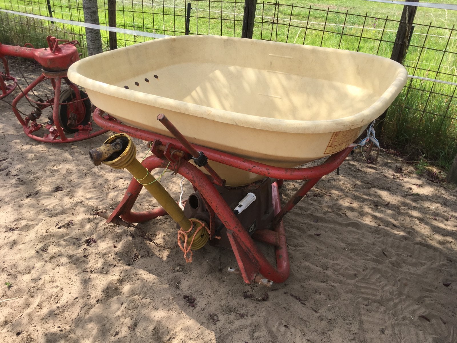 Meststrooimachine ! Te koop (in goede staat), Ophalen