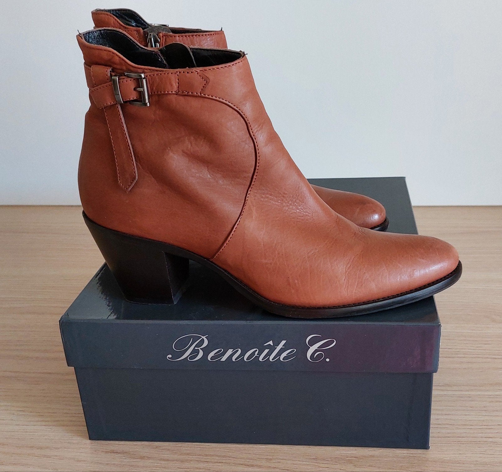 Schitterende enkellaarsjes - Benoîte Cambier - maat 37, Benoîte C., Bruin, Lage of Enkellaarzen, Ophalen of Verzenden