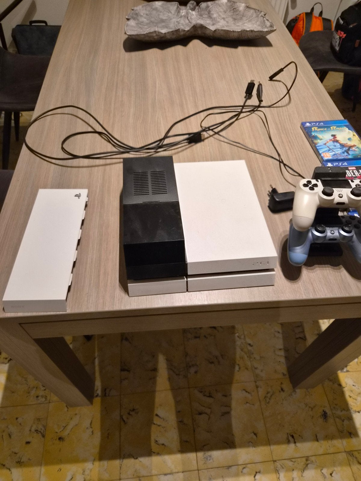 PS4 met externe harde schijf, controllers en 3 games, Enlèvement, Original, Avec 2 manettes, Avec jeux