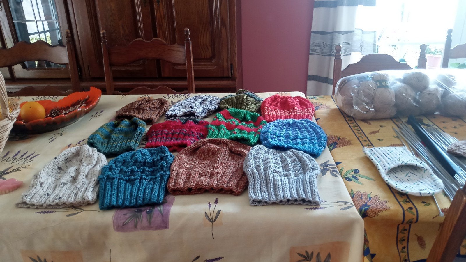 av 12 bonnets 4€ , KO, Enlèvement ou Envoi, Neuf, Tricot, Aiguille