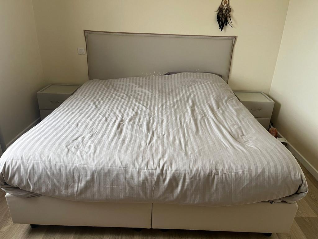 Lit box spring Beka, Beige, Utilisé, 180 cm, 200 cm