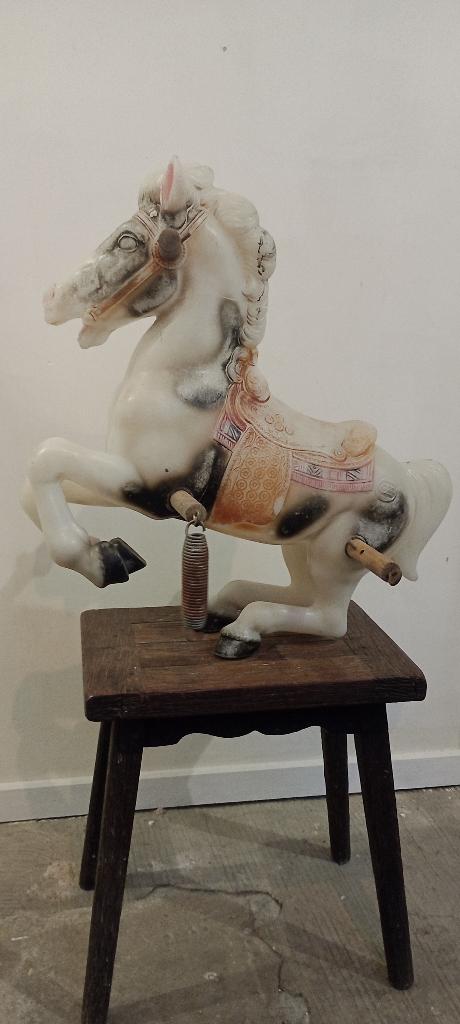 Cheval à bascule ancien (plastique et bois), Enlèvement