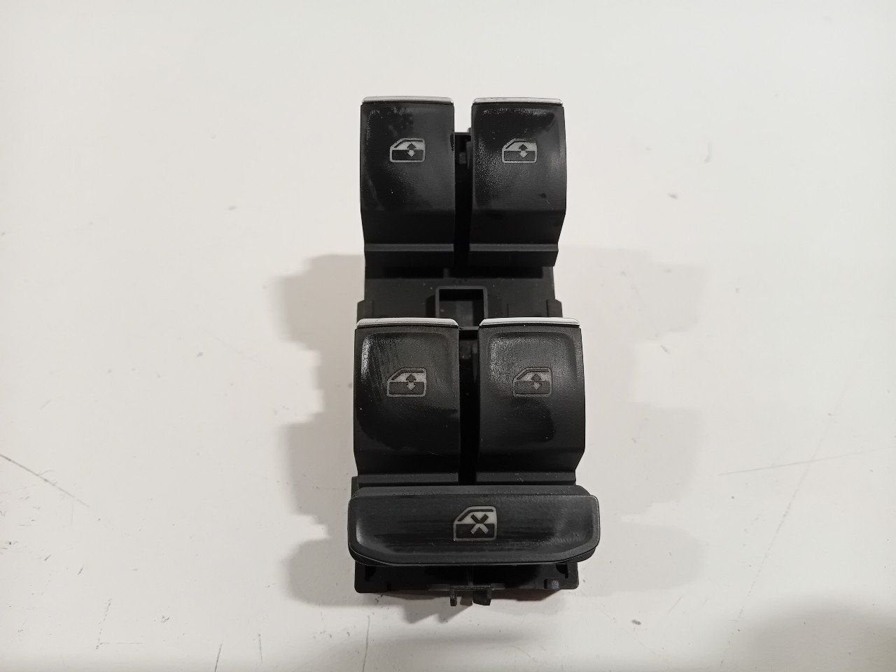 Bedieningspaneel elektrische ramen Audi A1, Onderdelen@venauto.nl, Van der Ven Autorecycling B.V., Ettenseweg 76, 4706 PB Roosendaal, The Netherlands