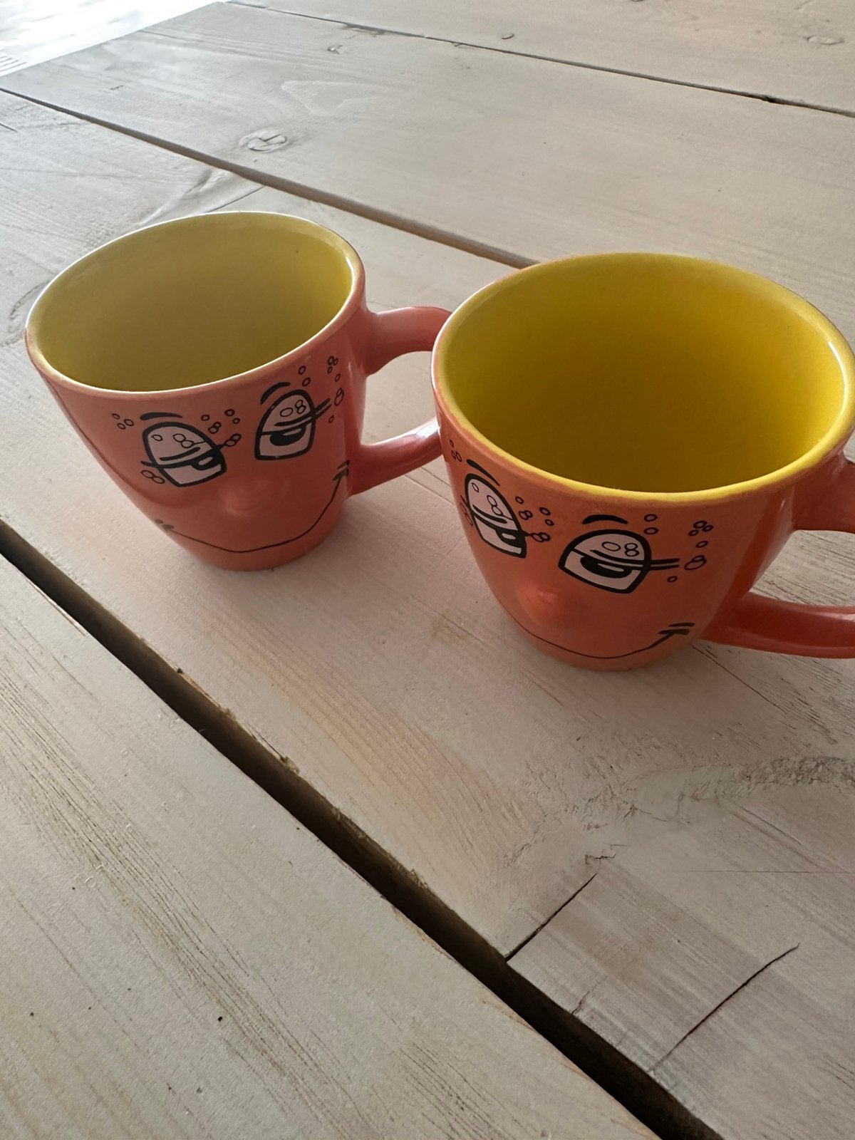 Vrolijke Oranje Keramische Mokken met Gezichtje & Duikbril, Enlèvement ou Envoi, Comme neuf, Céramique