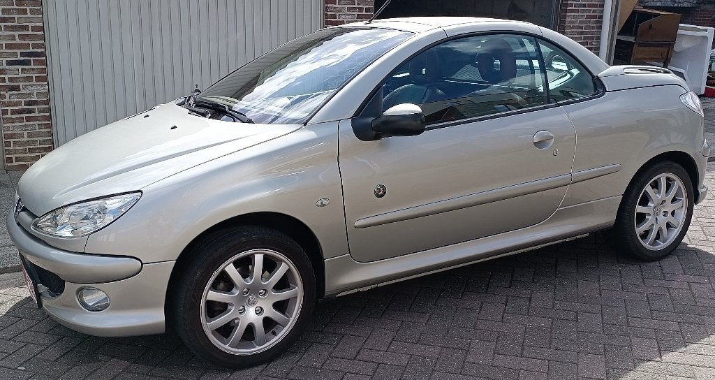 Peugeot 206 cc Roland Garros automaat - cabrio, Auto's, 4 zetels, 4 cilinders, Cabriolet, Overige kleuren