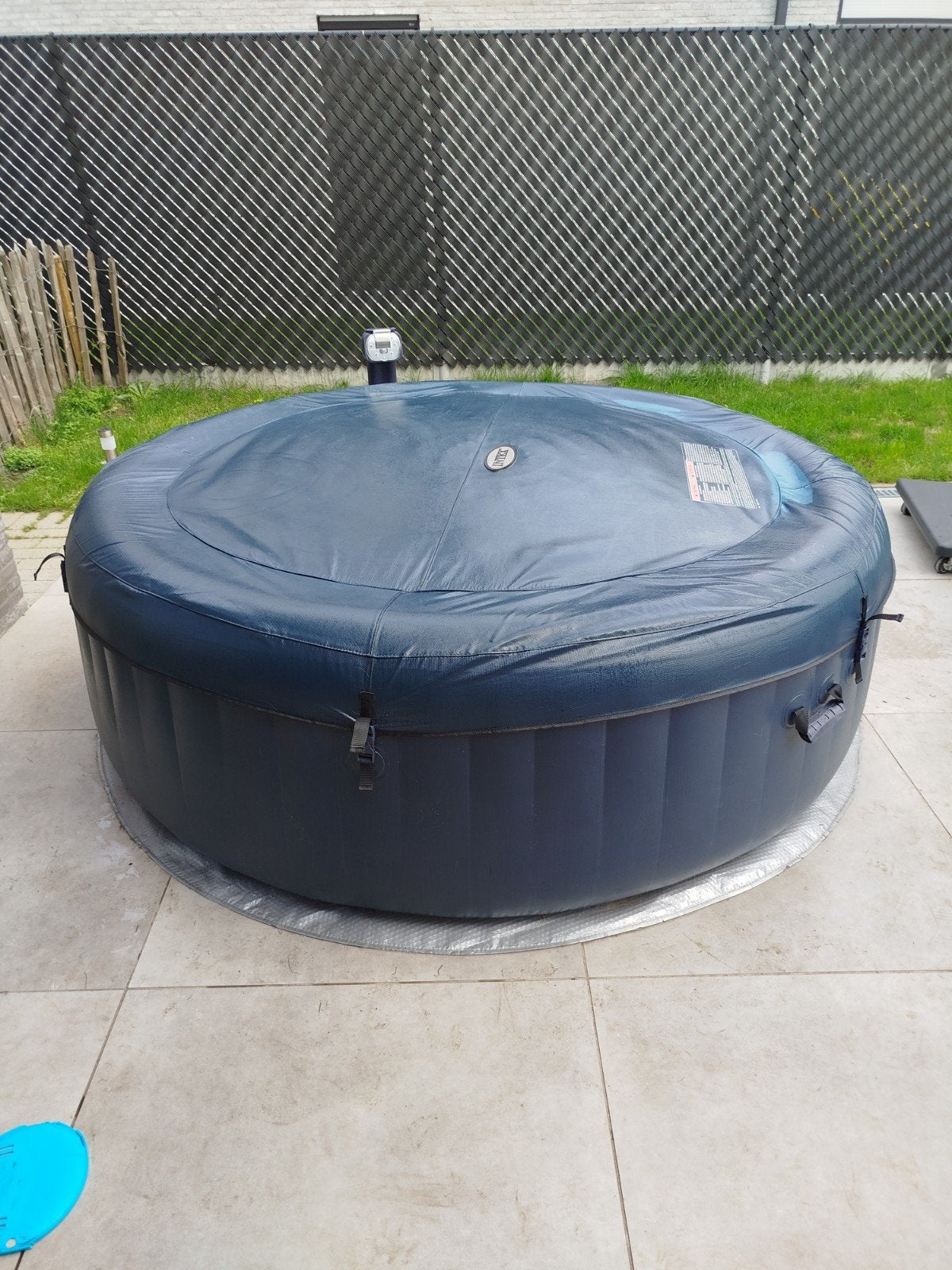 Intex jaccuzi 6 personen, Tuin en Terras, Ophalen, Zo goed als nieuw, Afdekzeil, Opblaasbaar