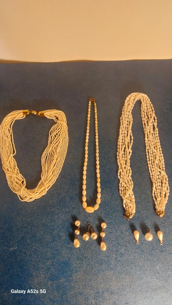 Ensemble de colliers, boucles d'oreilles et pendentifs., Bijoux, Sacs & Beauté, Bijoux anciens, Boucles d'oreilles, Cuivre, Enlèvement ou Envoi