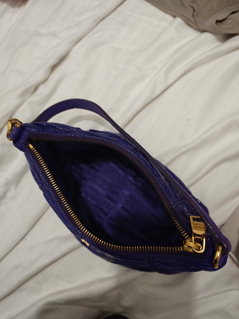 Mini tasje merk Prada, Bijoux, Sacs & Beauté, Enlèvement ou Envoi, Comme neuf, Violet, Sac de soirée