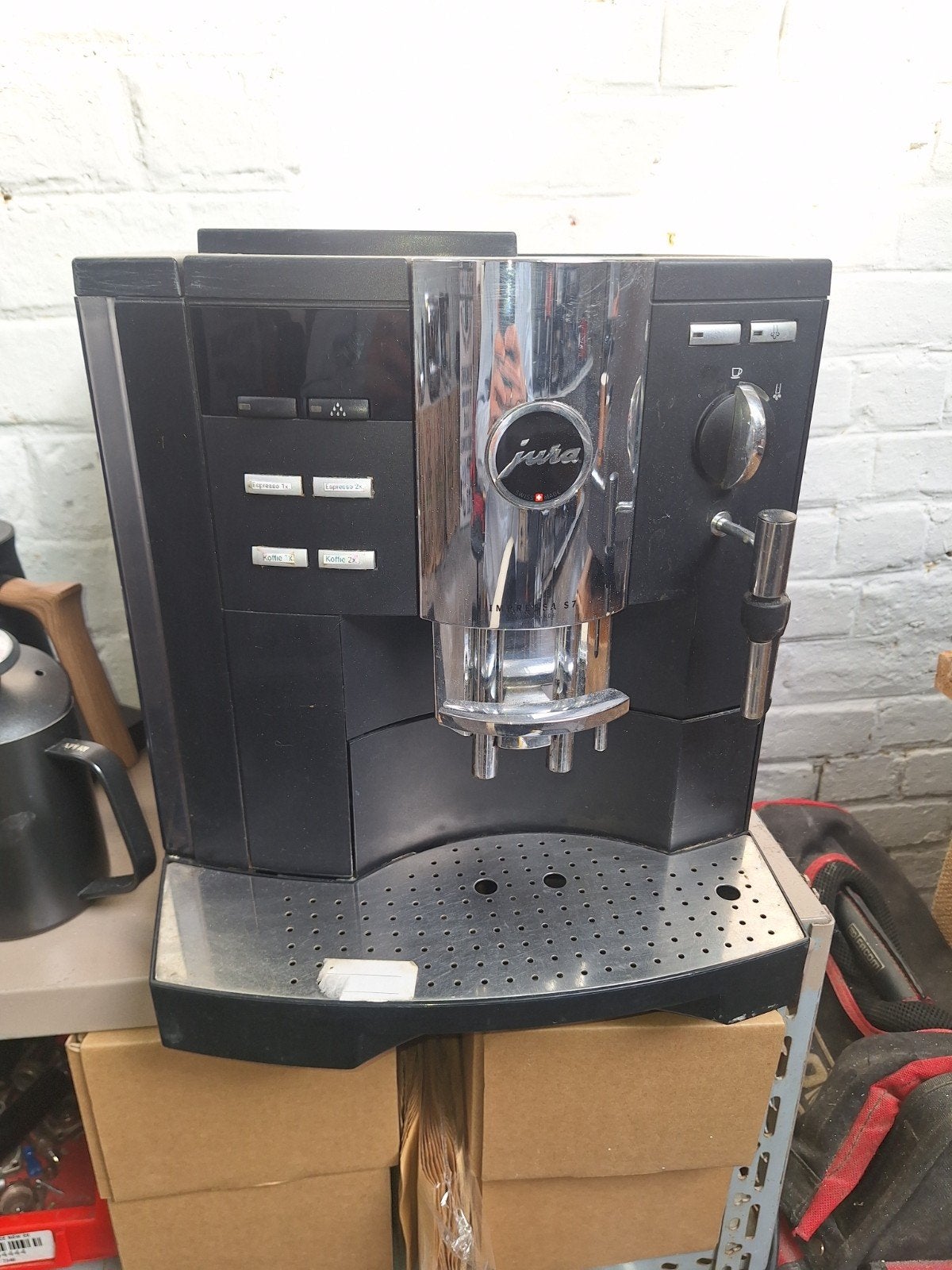 2 machines JURA 1 fonctionnelle l'autre pour pièces., Ophalen, Koffiebonen