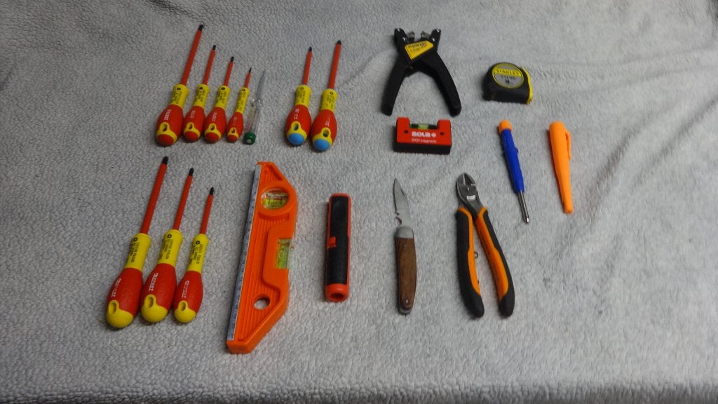 lot outils d'électriciens, Bricolage & Construction, Outillage | Outillage à main, Enlèvement ou Envoi, Neuf, Pince, Facom