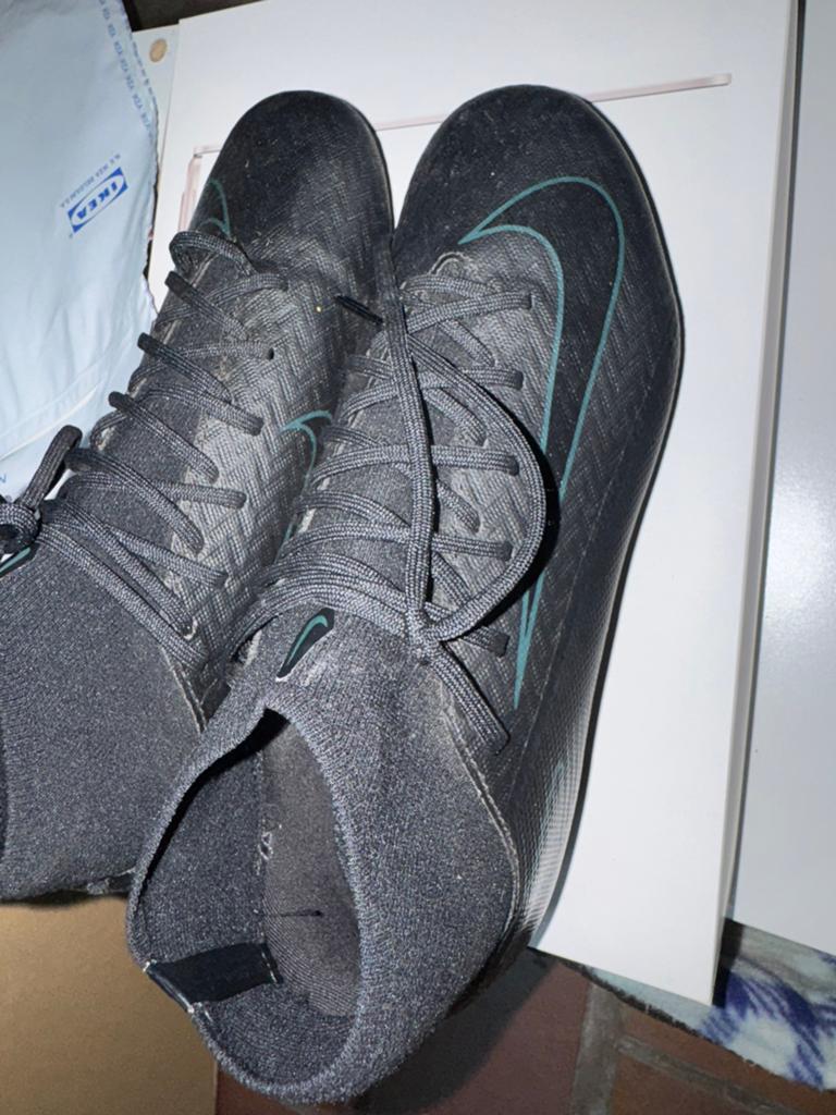 Voetbal schoenen maat 40, Ophalen, Zo goed als nieuw, Sportschoenen, Zwart