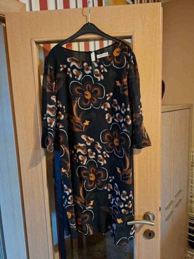 jurk met retro bloemenprint / New Style, Ophalen of Verzenden, Zo goed als nieuw, Maat 36 (S), Onder de knie