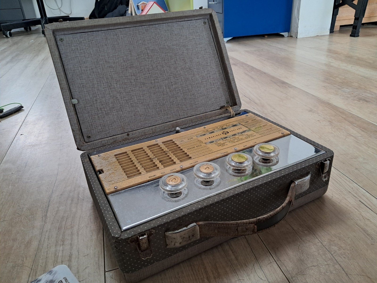 Vintage radio, Ophalen