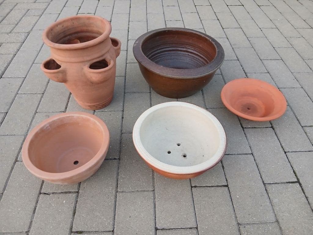 Bloemschalen en 1 aardbeienpot, Enlèvement, Utilisé