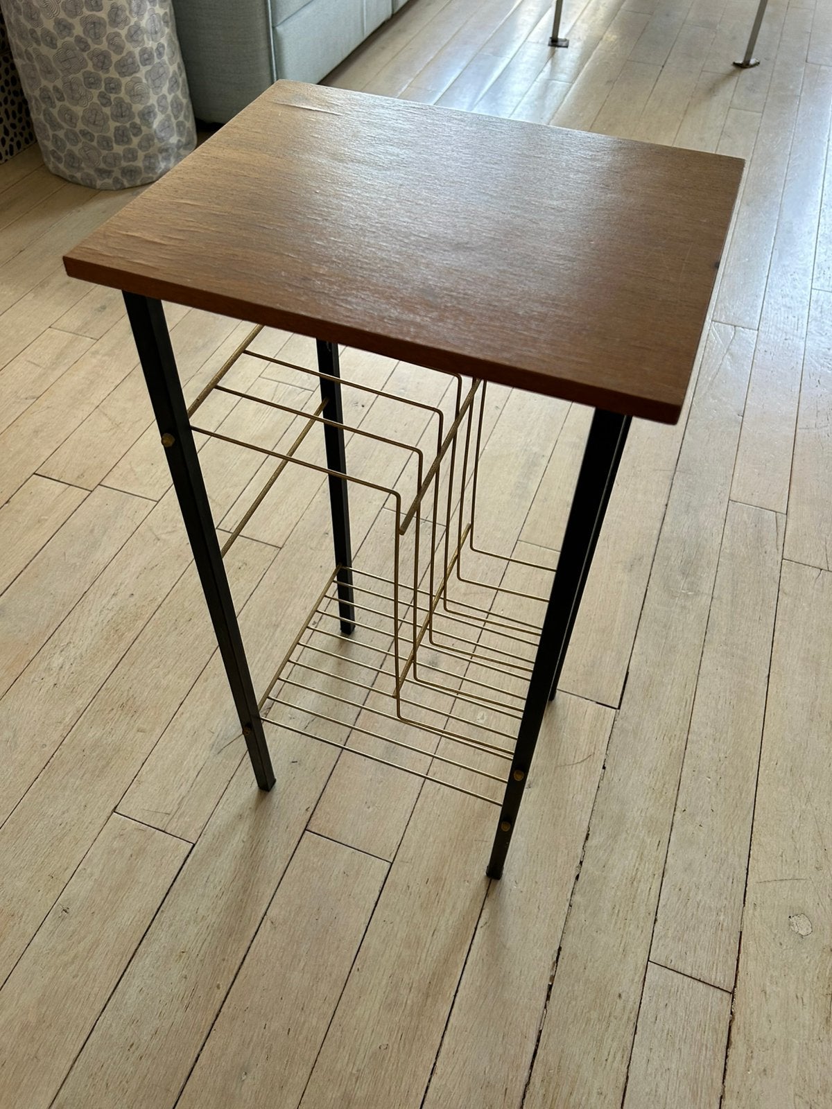 Vintage Mid-Century tafeltje met tijdschriften/LP-rek (MCM), Ophalen, Gebruikt