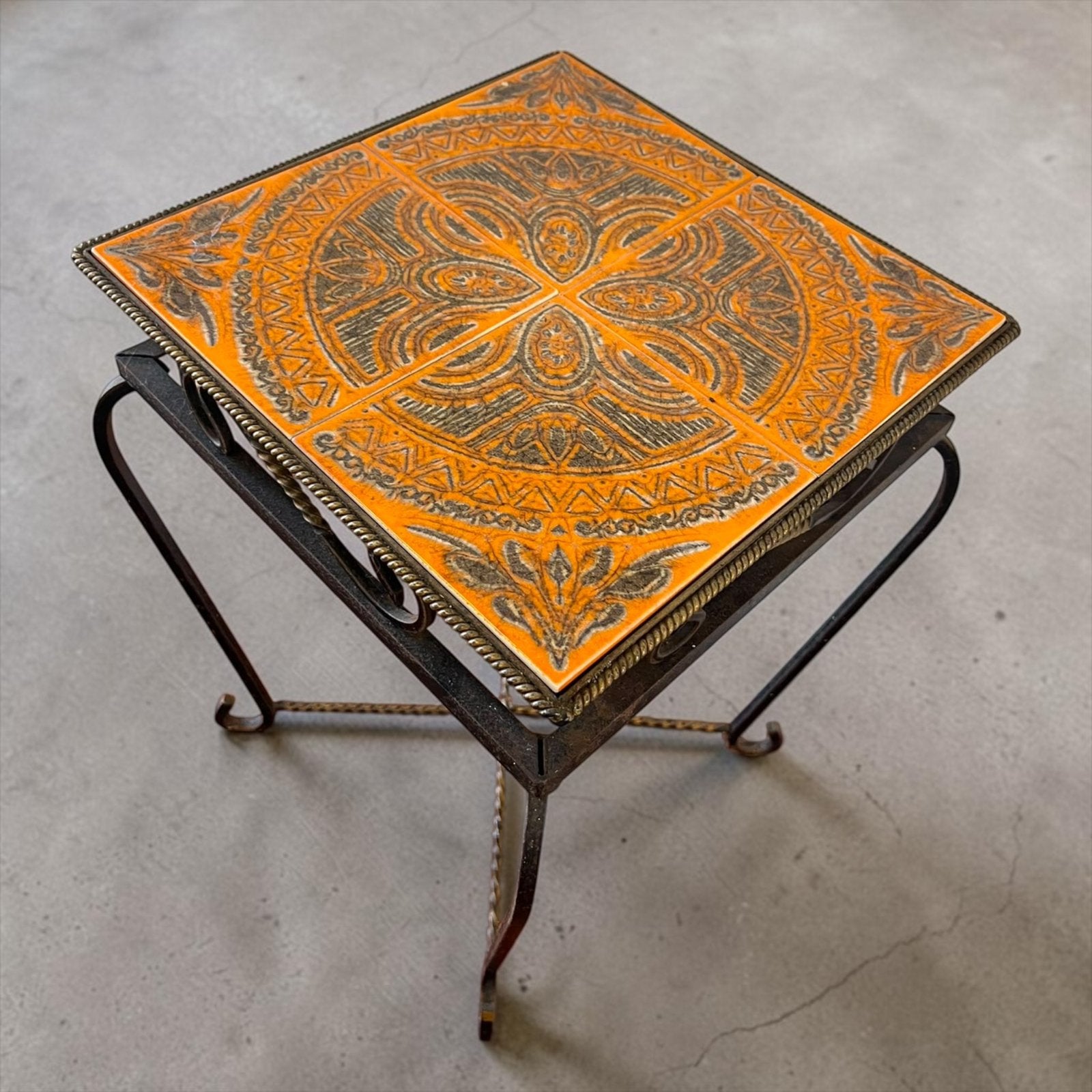 Vintage oranje keramieken bijzettafel / plantentafel, Ophalen