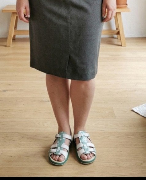 ADOUR leren schoenen met klittenband 39, Kleding | Dames, Rokken, Ophalen of Verzenden