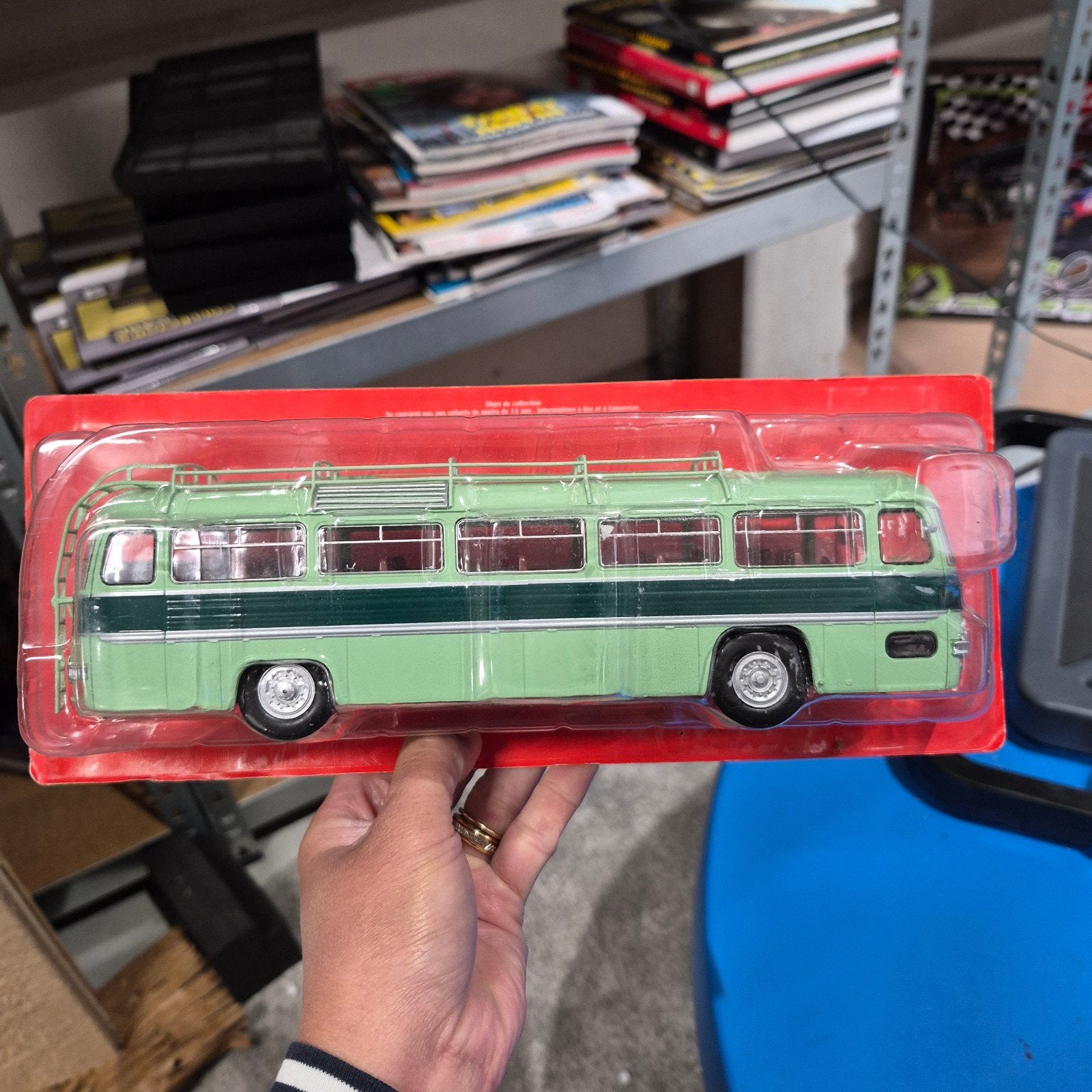Diverse miniatuur bussen - 1:43- Hachette (€18/stk), Verzenden