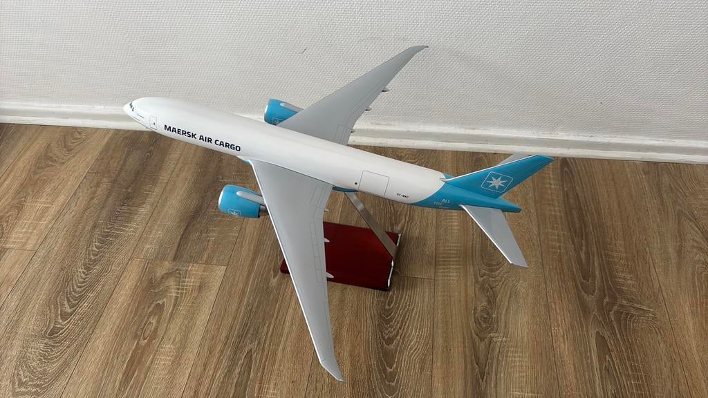 Maersk Boeing 777-F 1:100 met GRATIS! Etihad 777-F 1:400, 1:72 tot 1:144, Zo goed als nieuw, Vliegtuig, Ophalen