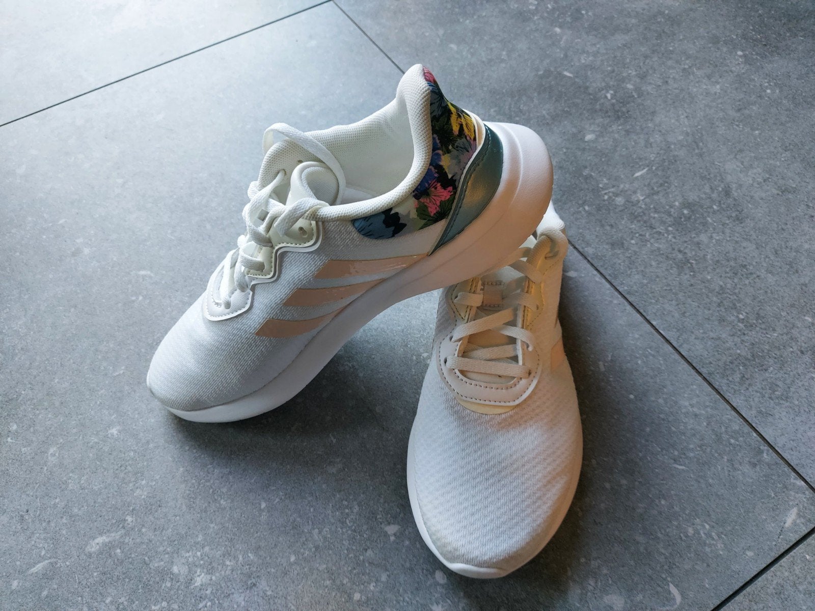 nieuwe Adidas dames sneakers maat 39 1/3 valt als 39, Kleding | Dames, Schoenen, Adidas, Wit, Nieuw, Dansschoenen