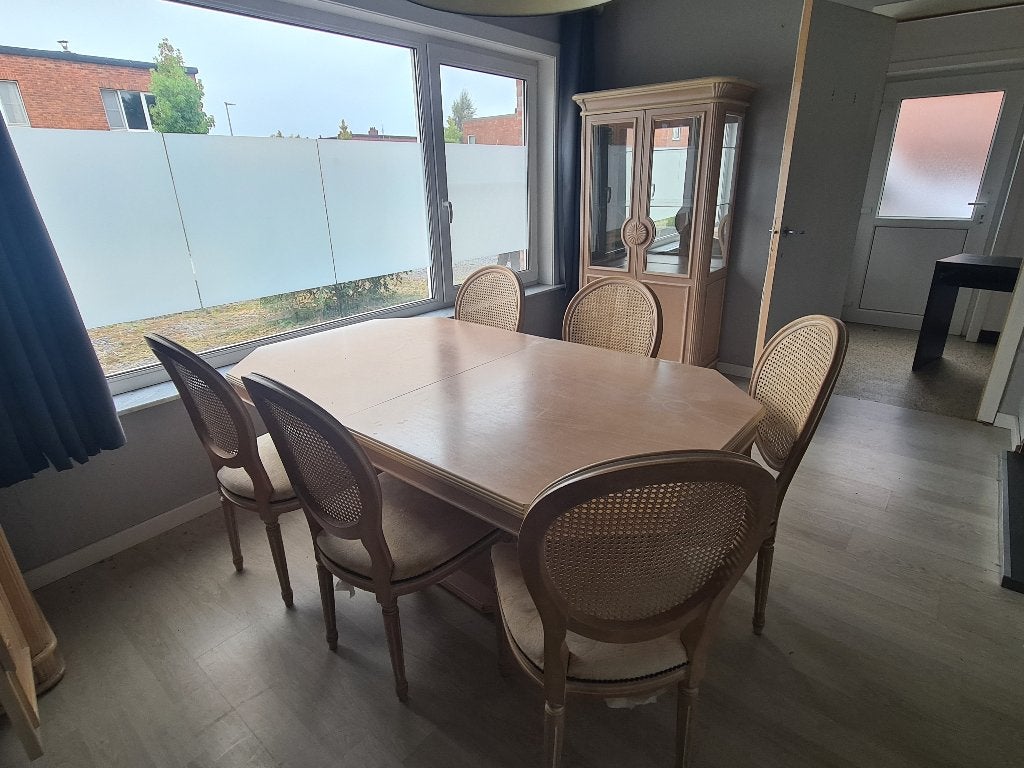 Eetplaats, tafel 6 stoelen, dressoir en vitrinekast, Huis en Inrichting, Ophalen, Gebruikt, Modern, 4 tot 6 stoelen