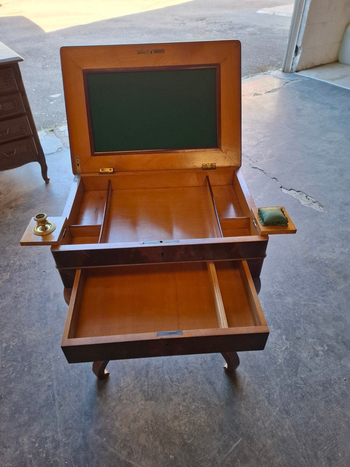 ancien petit meuble, Enlèvement