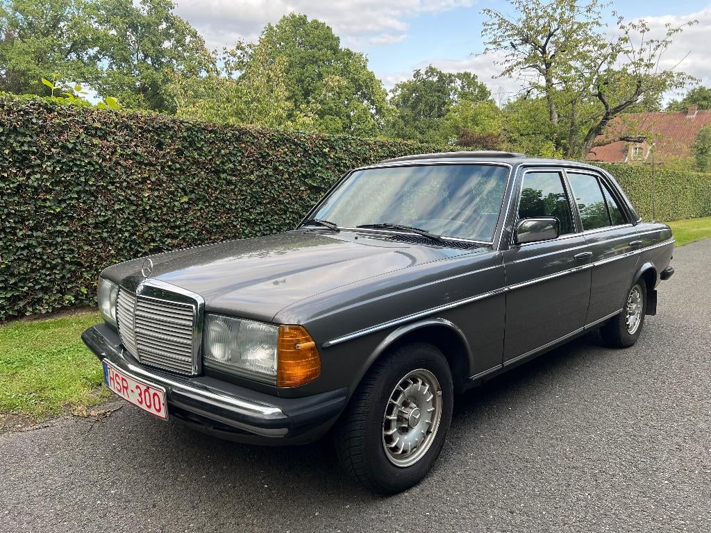 Mercedes W123 200 benzine Belgisch 1983 gekeurd voor verkoop, Auto's, 4 deurs, 4 cilinders, Grijs, Particulier
