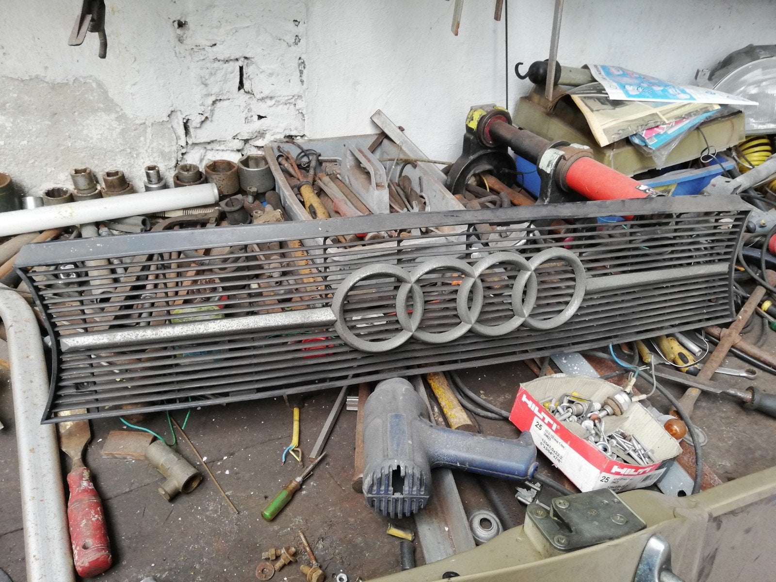 Calandre pour Audi 100 des années 70 (avec phares ronds)., Autos : Pièces & Accessoires, Carrosserie & Tôlerie, Enlèvement, Avant