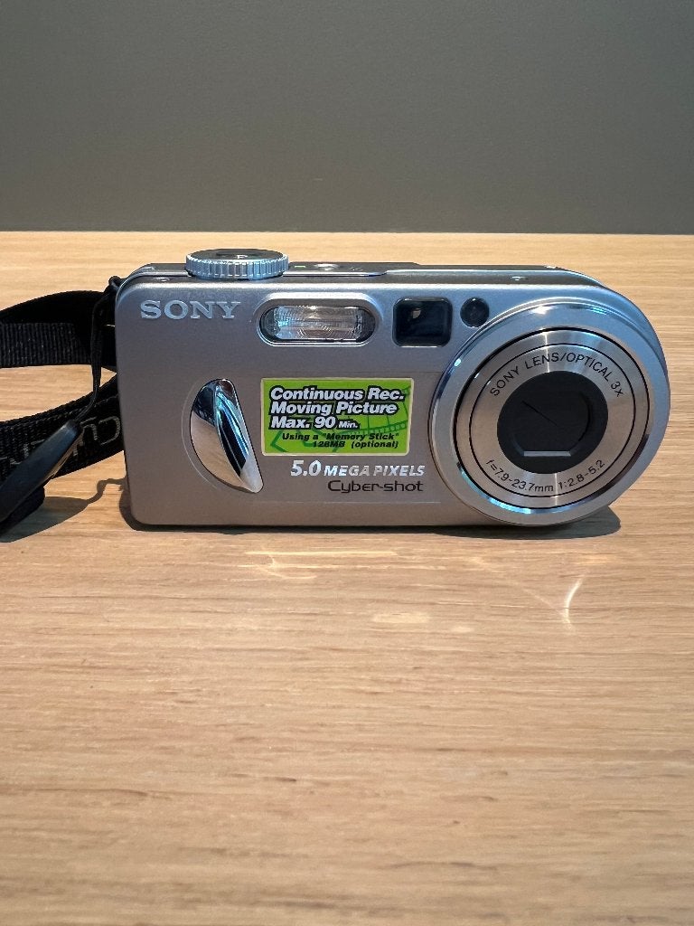 Appareil photo SONY CYBER-SHOT DSC-P10, Enlèvement ou Envoi, Moins de 4 fois, 5 mégapixels, Comme neuf