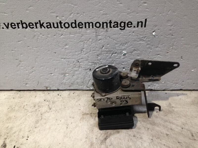 ABS POMP Ford Focus 1 (01-1998/11-2004) (2m51-2c285-bf), Enlèvement ou Envoi, Henry-Ford-Straße 1 50735 Köln, DE, Ford-Werke GmbH