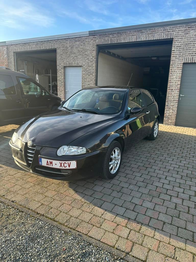 Alfa Romeo 147 essence a vendre, Autos, Alfa Romeo, Cuir, Ordinateur de bord, Boîte manuelle, Particulier