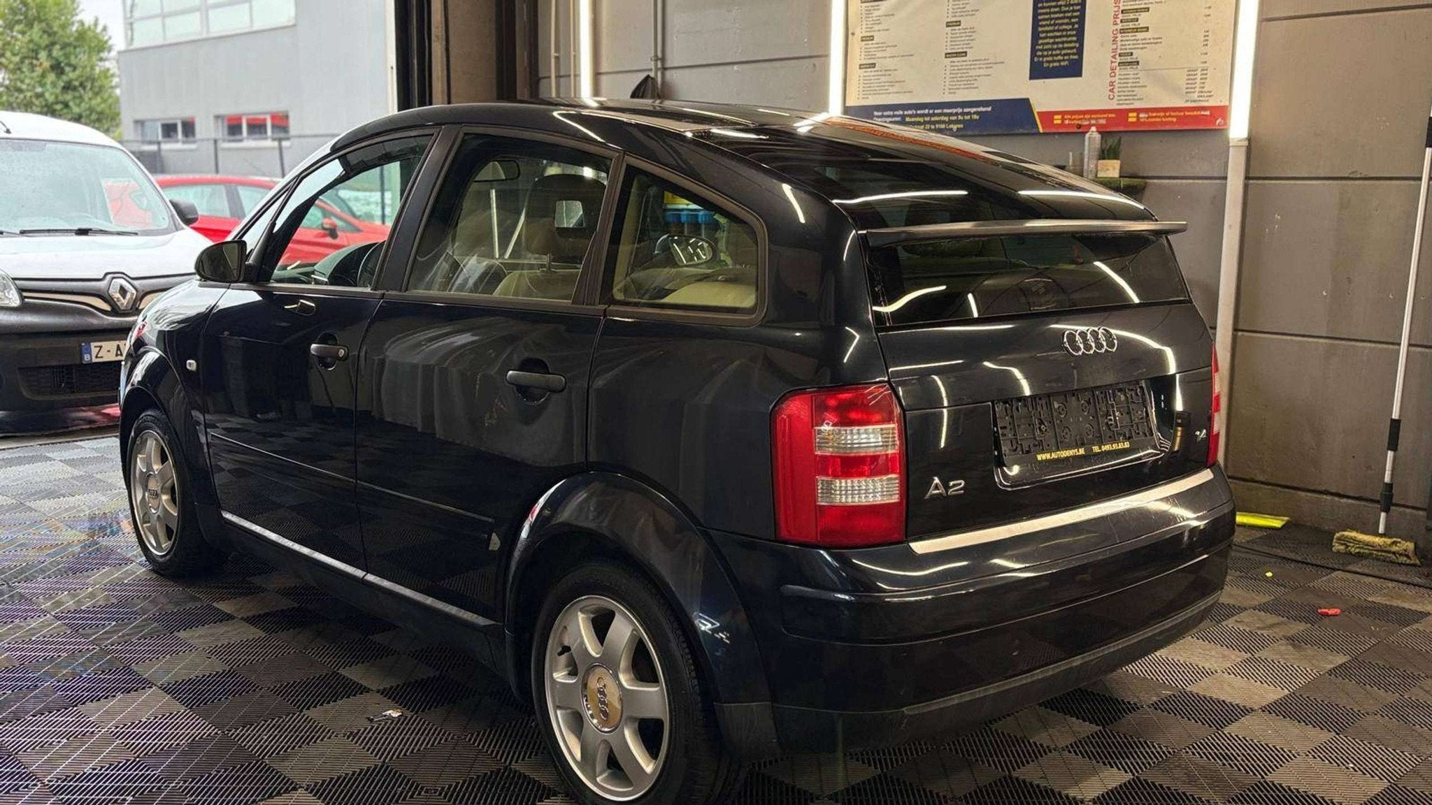 Audi A2 Audi A2 Benzine 1.4i 16v bj.2004, Gebruikt, 4 cilinders, Zwart, https://public.car-pass.be/vhr/c80616ed-7aab-417b-a135-00dbe550bd0d