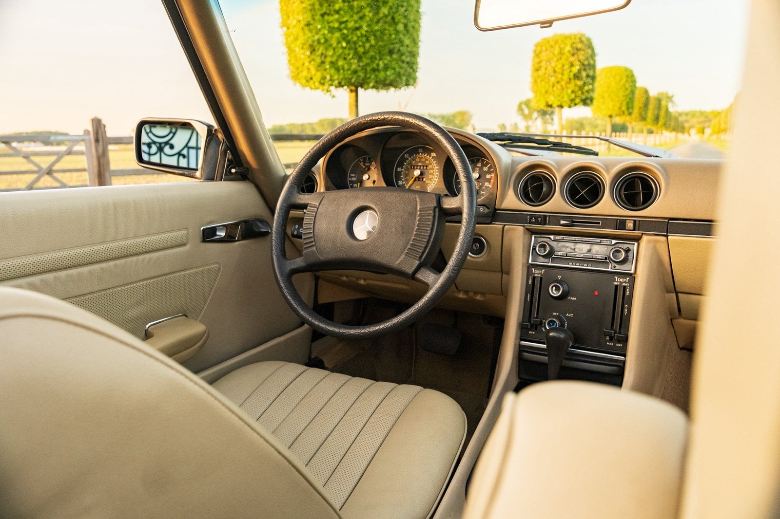 Mercedes-Benz 450SL avec toit rigide - 1977, Autos, Achat, Beige, Entreprise, 2 portes