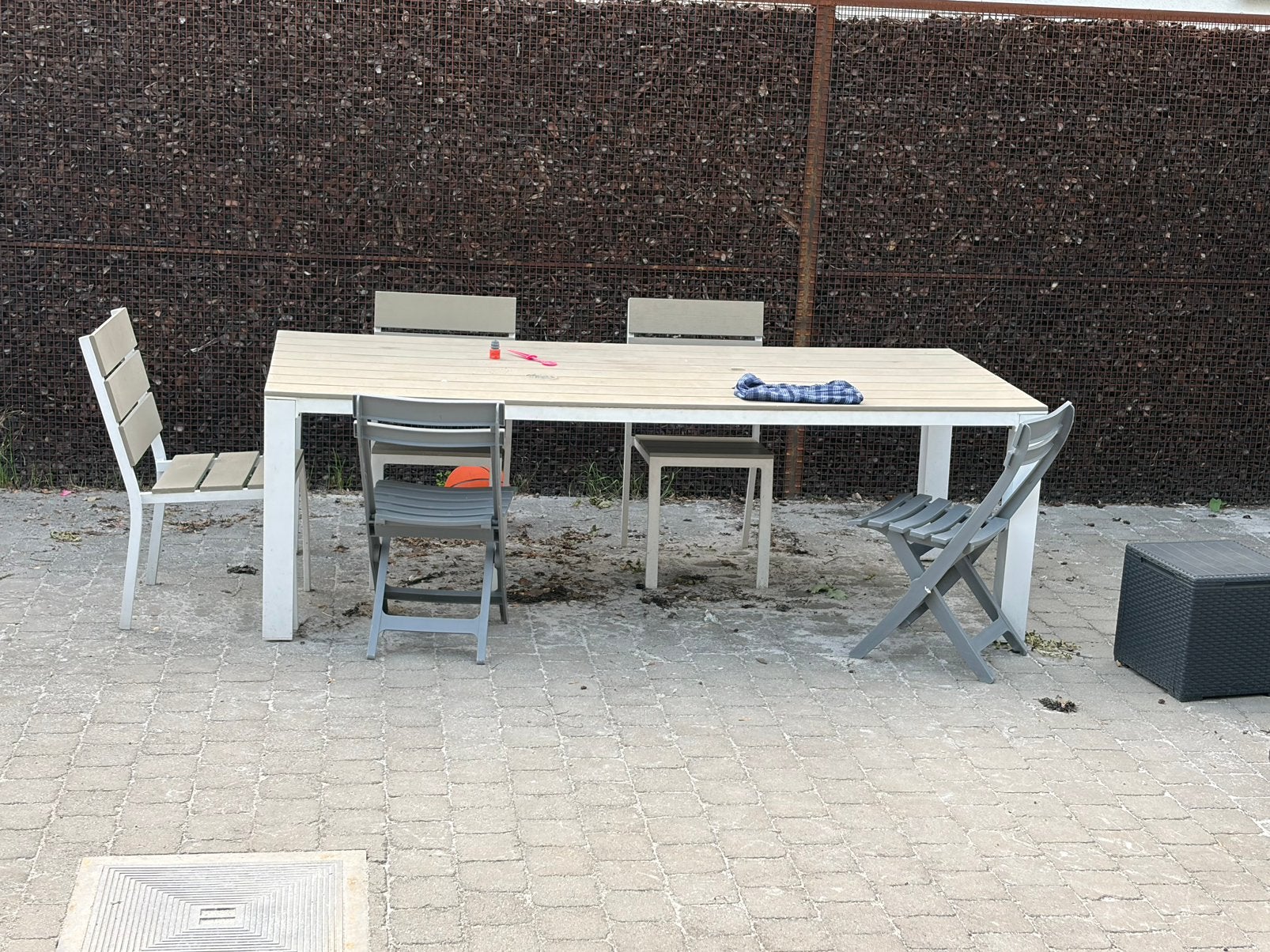 Table de jardin et 5 chaises, Enlèvement, Utilisé