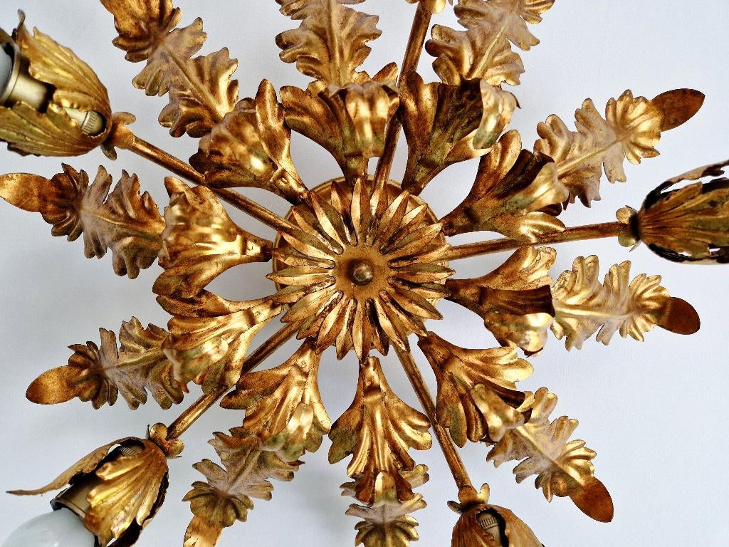 Grand plafonnier floral italien en métal doré, années 1970, Enlèvement ou Envoi