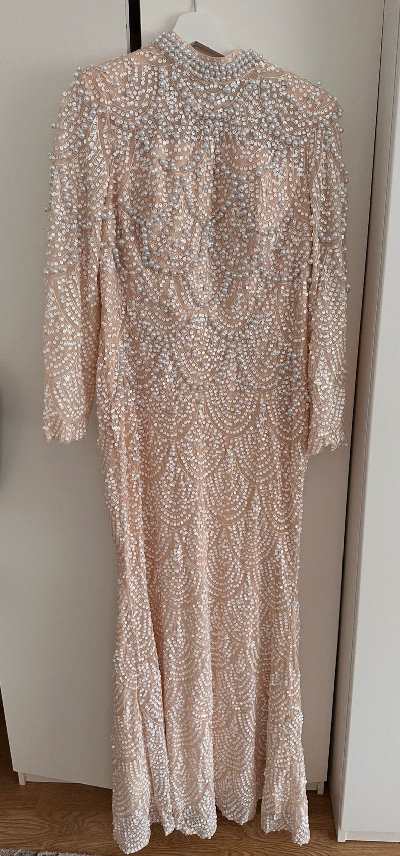 Robe longue neuve XL avec épaulettes et perles blanches, Vêtements | Femmes, Robes, Enlèvement, Neuf
