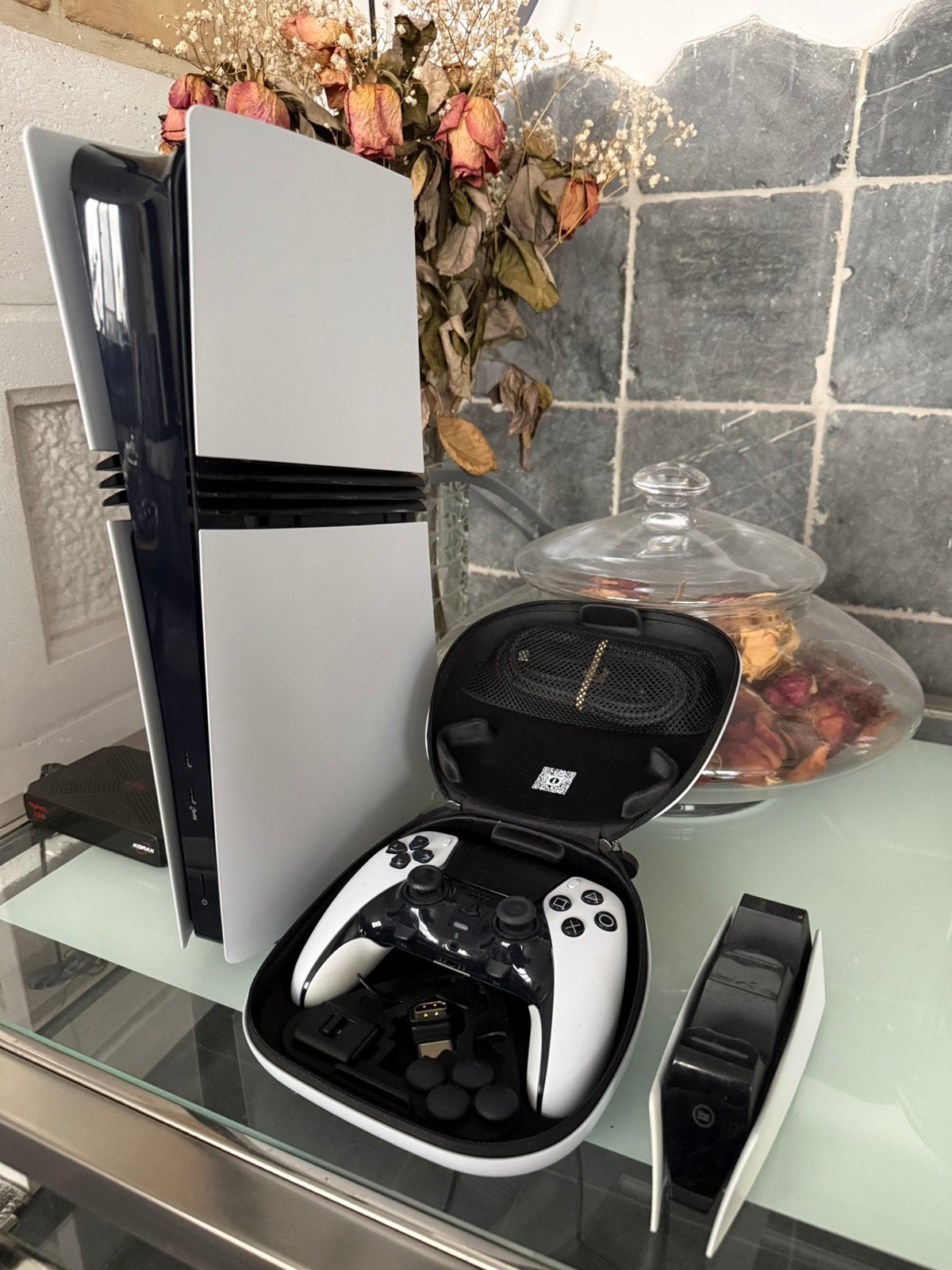 PS5 PRO met EDGE controller en oplaadstation, Consoles de jeu & Jeux vidéo, Consoles de jeu | Sony PlayStation 5, Enlèvement, Comme neuf