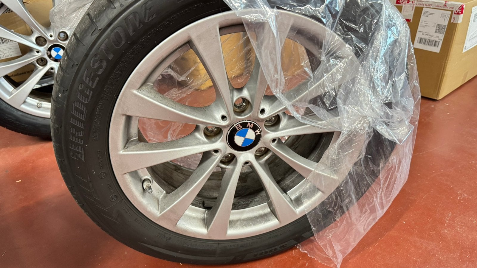 Jante BMW ORIGINAL 17" avec pneus et TPMS, Ophalen, Band(en)