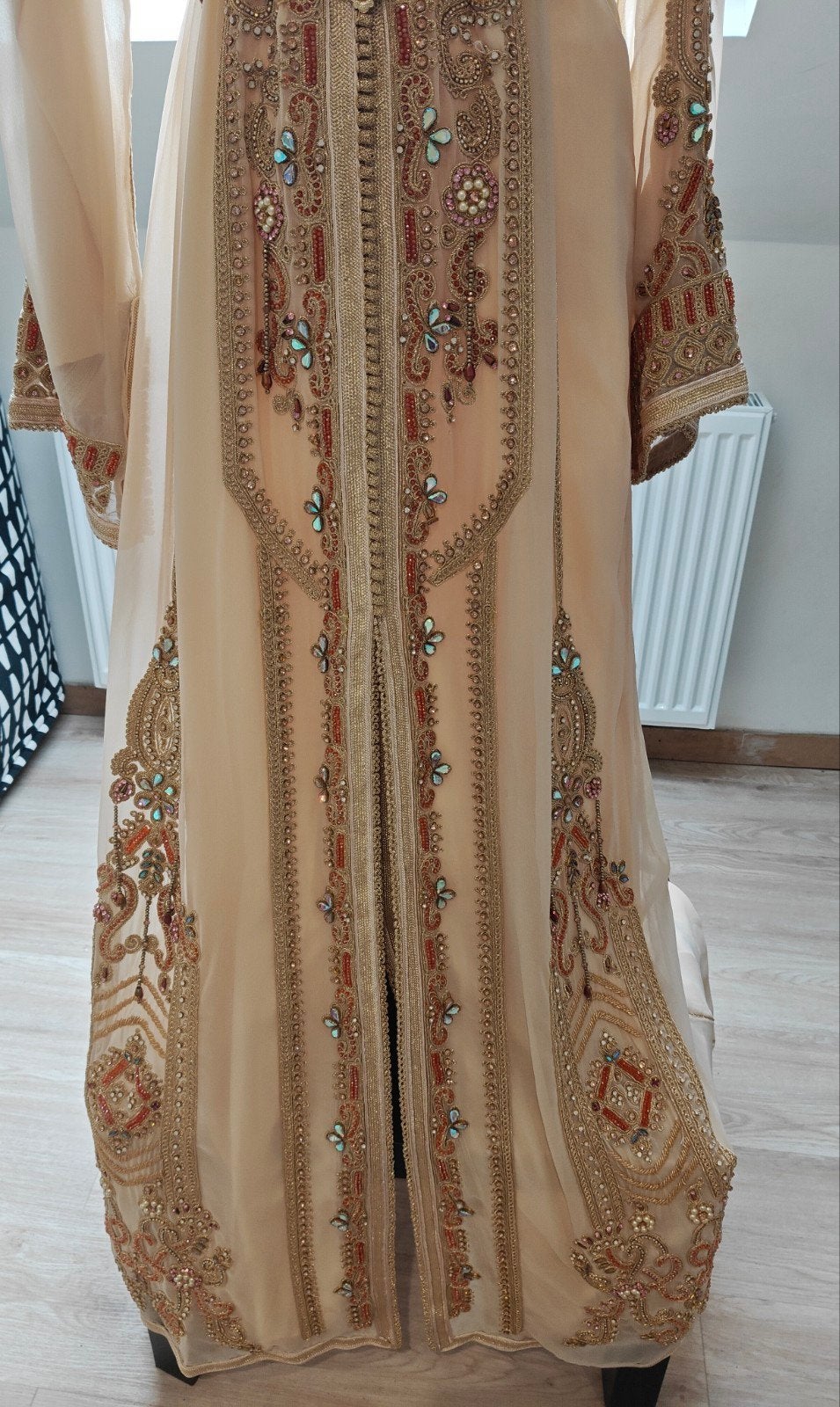 Caftan couleur beige-saumon perlé., Kleding | Dames, Maat 38/40 (M), Overige typen, Beige, Ophalen of Verzenden